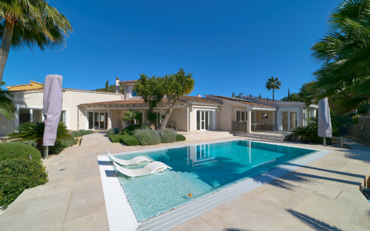 Beautifully renovated villa with separate living unit, private pool and garden in Santa Ponsa