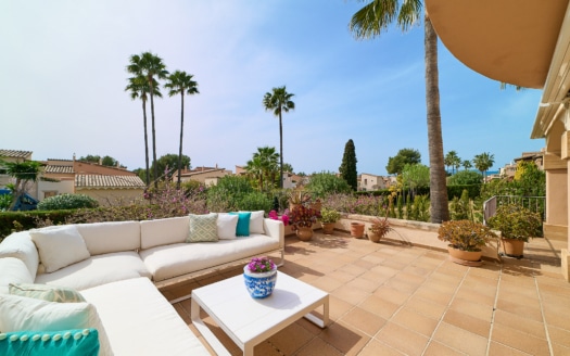 Sonniges Garten-Apartment mit großer Terrasse und Garten in exklusiver Golfanlage in Santa Ponsa